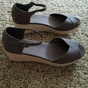 Toms Brown Wedges